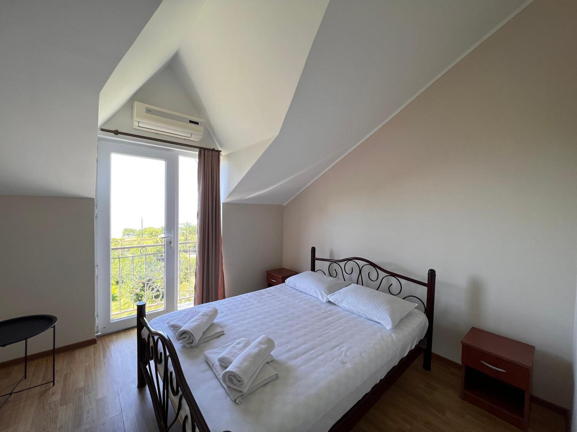 Irakli Guest House Махинджаури Экстерьер фото
