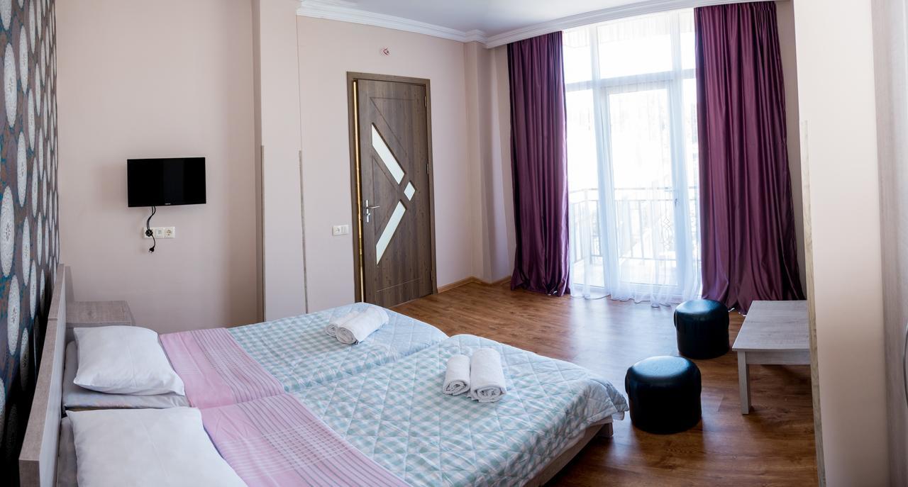 Irakli Guest House Махинджаури Экстерьер фото