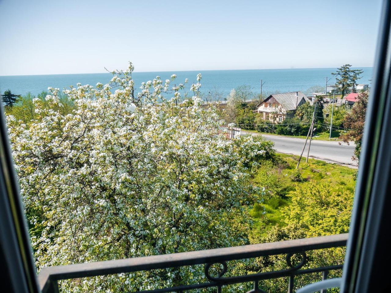 Irakli Guest House Махинджаури Экстерьер фото